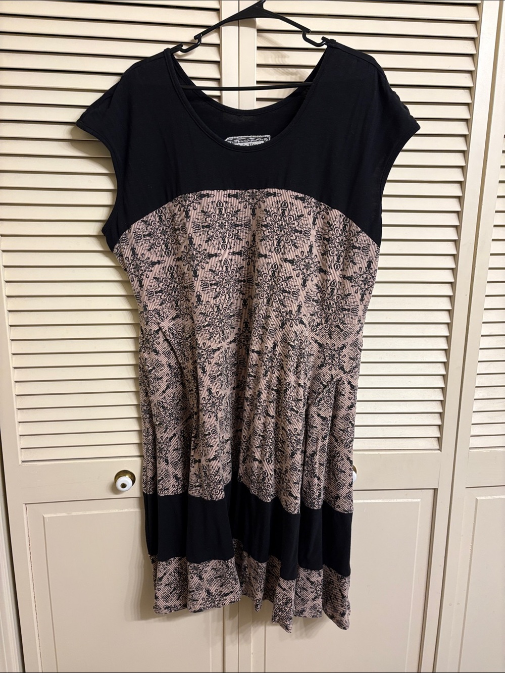Effie's Heart Black, Mauve, & Cream Patterned Dress Size 3x